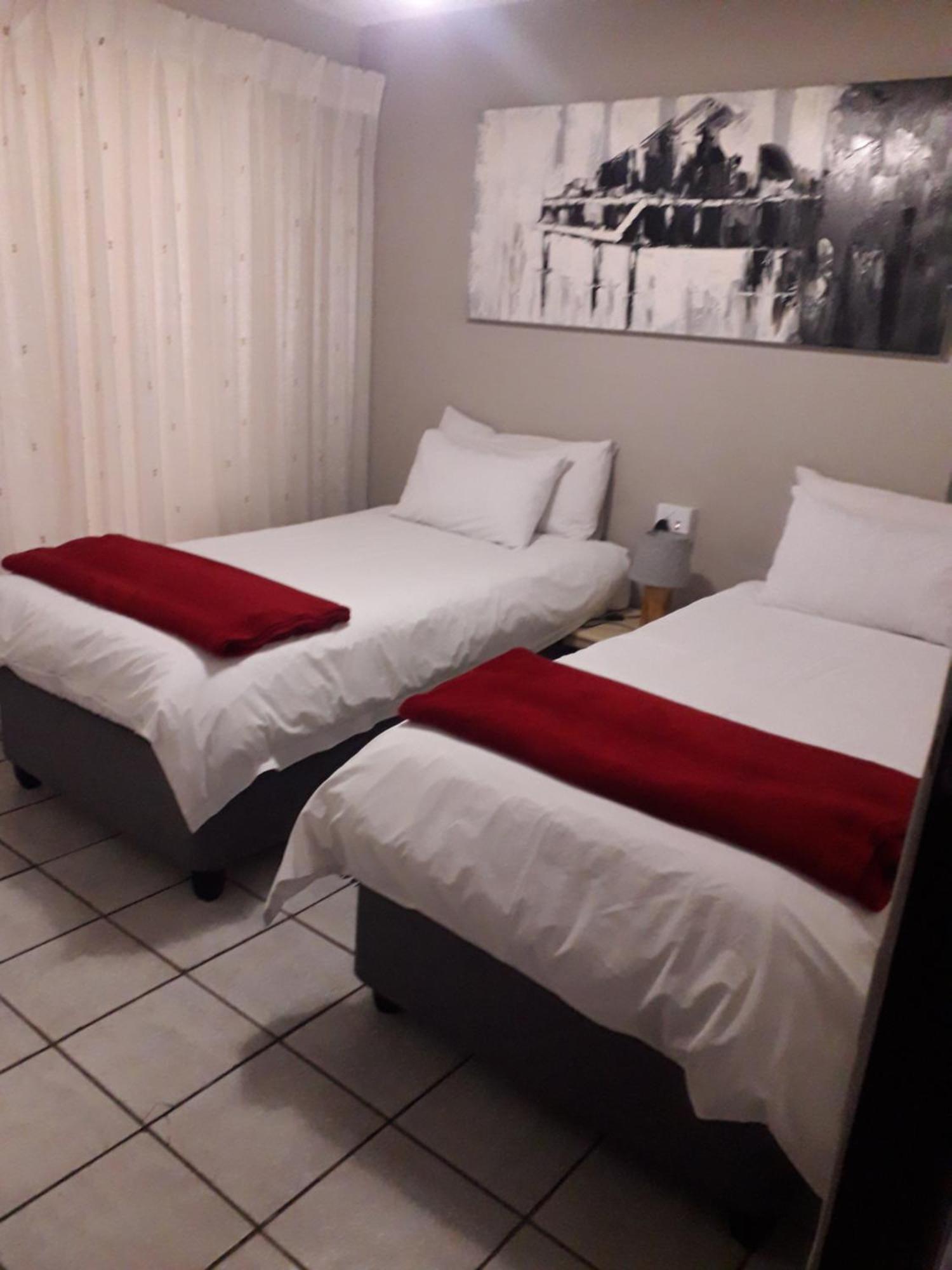 רסטנבורג Protea Park Self Catering Guesthouse מראה חיצוני תמונה
