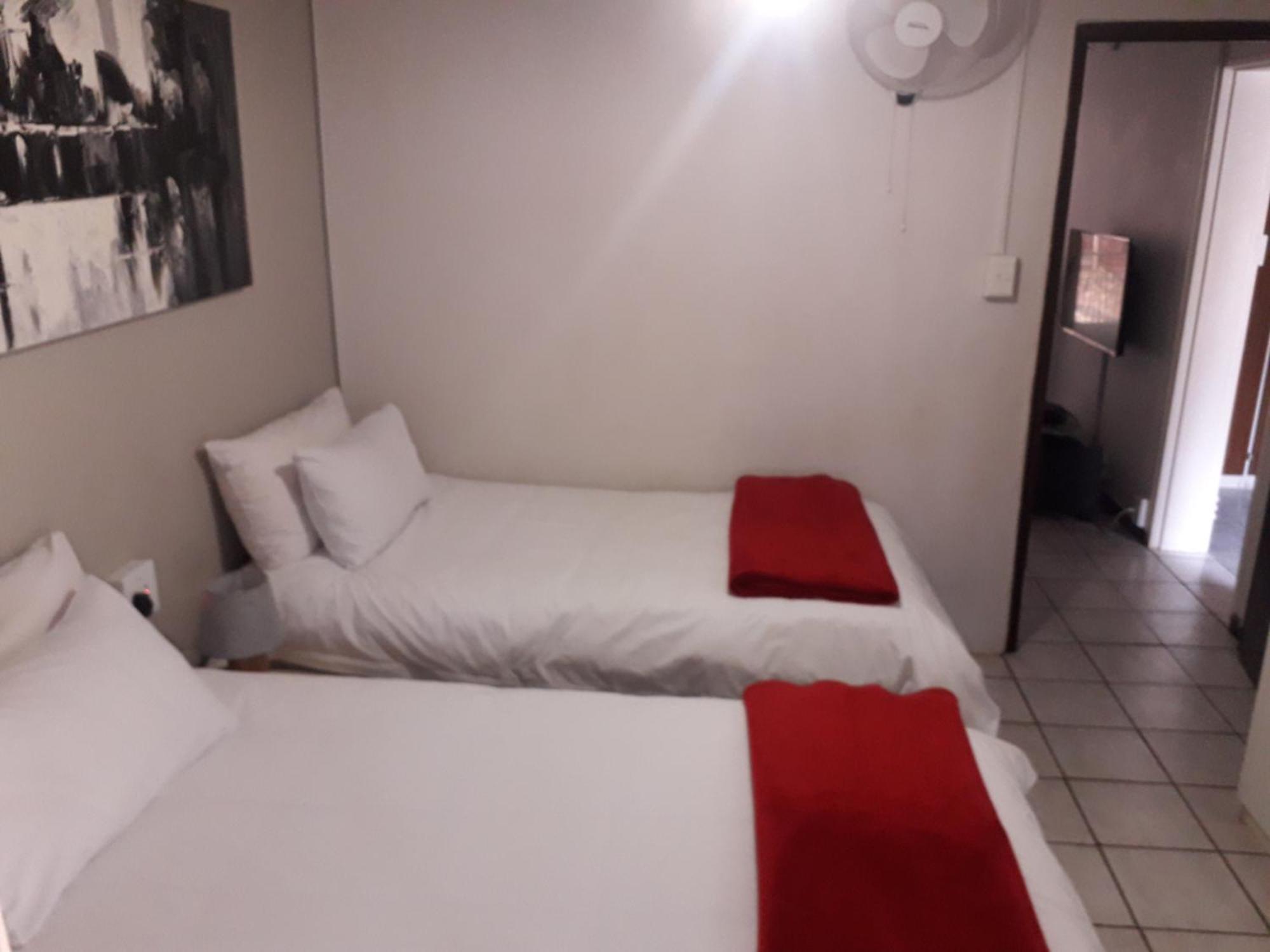 רסטנבורג Protea Park Self Catering Guesthouse מראה חיצוני תמונה